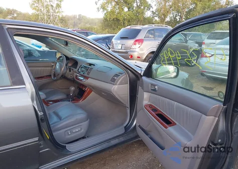 2005 Toyota Camry Xle V6 z USA, uszkodzony, nr VIN 4T1BF30K05U612785